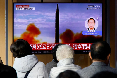 Triều Tiên phóng loạt tên lửa, Nhật Bản báo động nhầm yêu cầu người dân trú ẩn