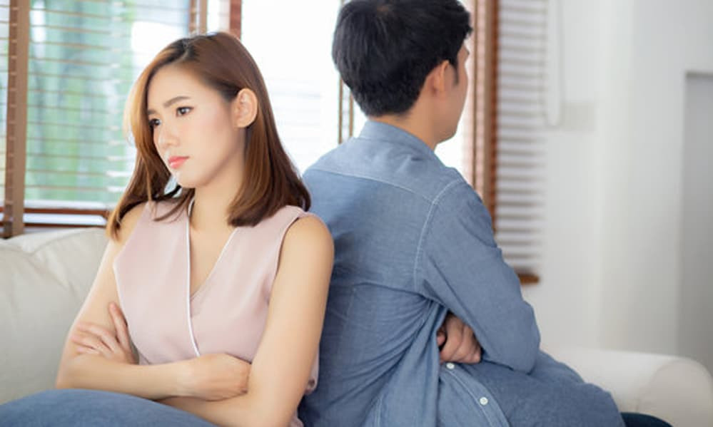 Vợ tức tối khi cho rằng tôi thủ quỹ đen. Ảnh minh họa