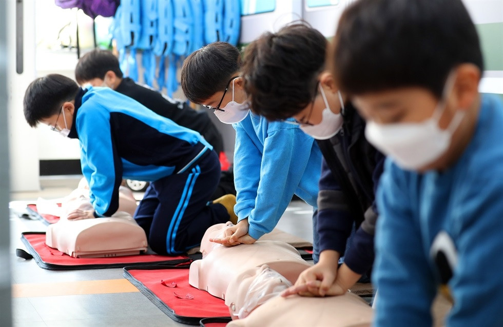 Biết làm thủ thuật hồi sức cấp cứu nhưng người Hàn vẫn không dám hỗ trợ nạn nhân, vì sao?