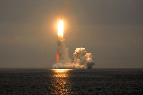 Tàu ngầm hạt nhân Generalissimo Suvorov của Nga phóng thành công tên lửa đạn đạo