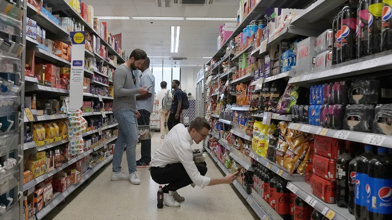 Nhiều người Anh bắt đầu mua thực phẩm bằng thẻ tín dụng