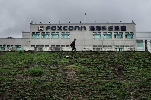 Nhà máy iPhone lớn nhất thế giới tung gói trợ cấp lôi kéo công nhân trở lại làm việc