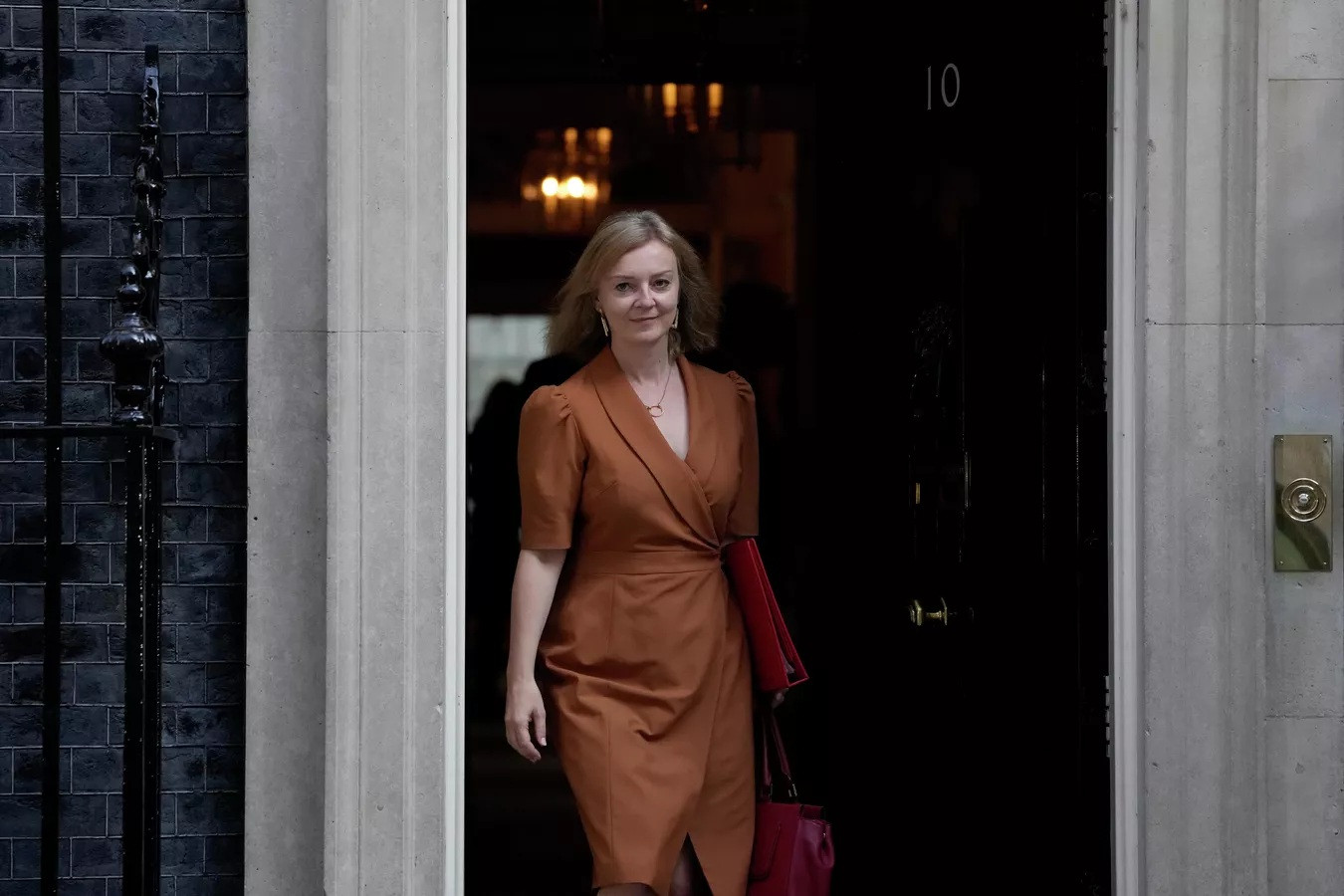 Cựu Thủ tướng Anh liên tục thay đổi số điện thoại vì sợ bị hack