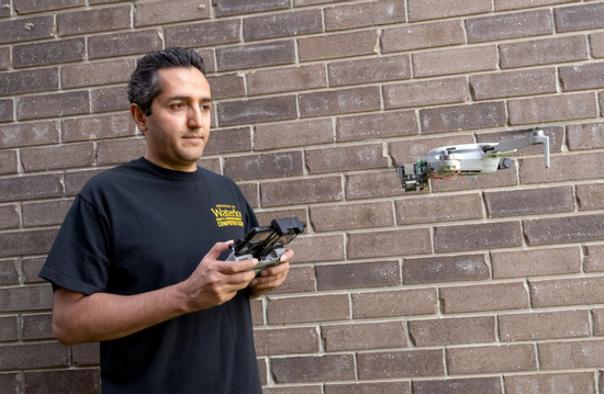 Drone dùng Wi-Fi nhìn xuyên tường