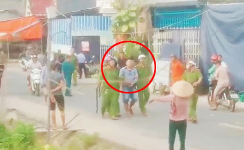 Quảng Nam: Người phụ nữ 62 tuổi ngồi trước đường bị thanh niên hàng xóm chém dã man