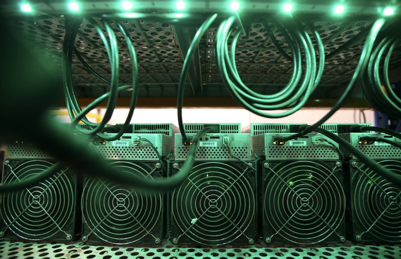 Nhiều công ty khai thác Bitcoin lao đao - 2