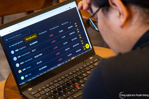 Khủng hoảng thị trường crypto, giá Bitcoin tụt về 17.500 USD