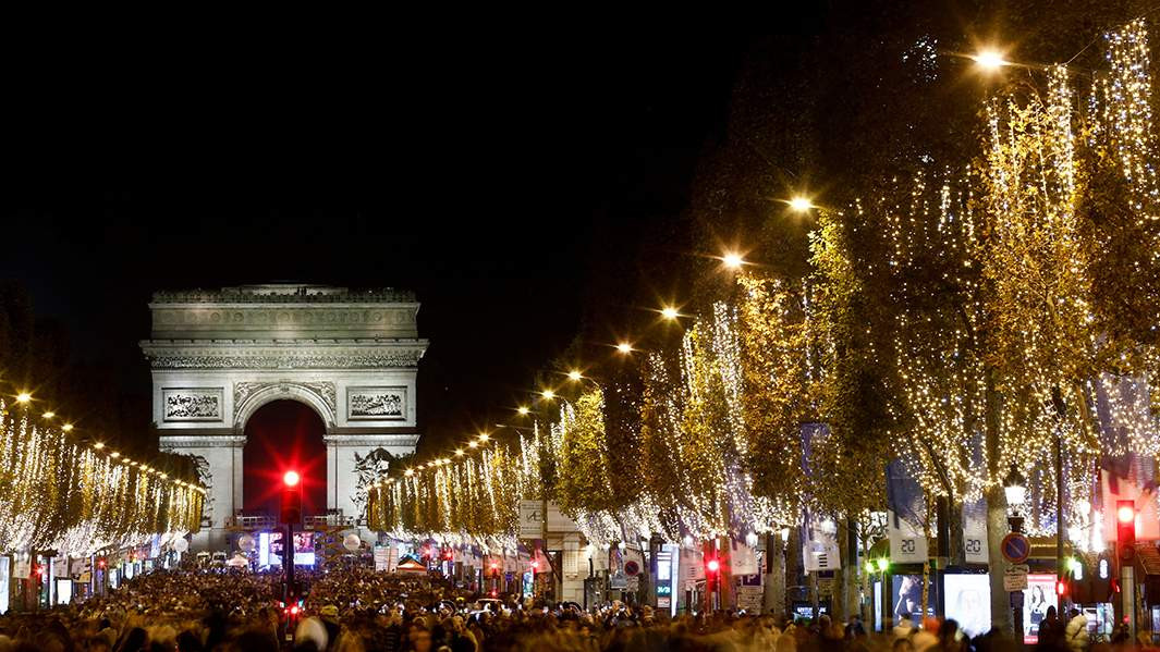 Người châu Âu chuẩn bị Giáng sinh trong tâm trạng ảm đạm