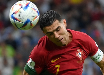 Có gì bên trong trái bóng vừa khiến Ronaldo mất bàn thắng
