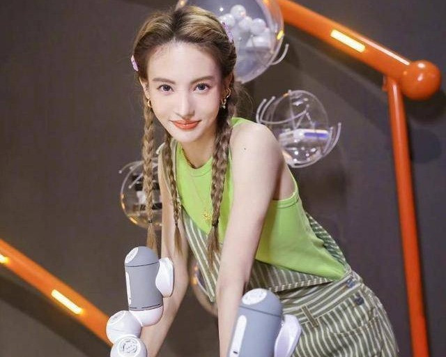 Kim Thần bị chê trách khi làm một việc liên quan đến ‘Hoàng tử bé của Qatar’