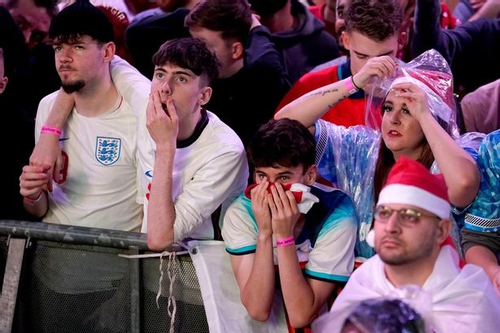 Người hâm mộ nổi giận với dòng tweet của Arsenal sau khi Anh bị Pháp loại khỏi World Cup