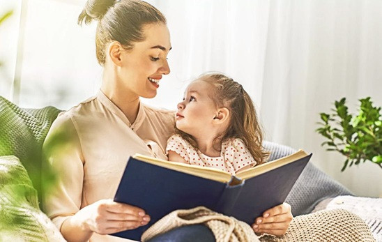 4 lý do khiến cha mẹ nhất định phải đọc sách cùng con