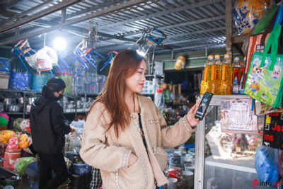 Hà Nội: Đi chợ mua rau không cần mang tiền mặt