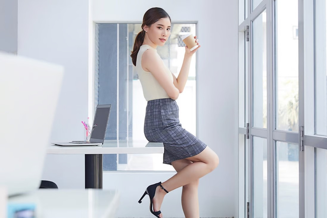 Công ty bị ‘ném đá’ vì tuyển nhân viên văn thư yêu cầu ‘mặt xinh, dáng đẹp’ để rót trà