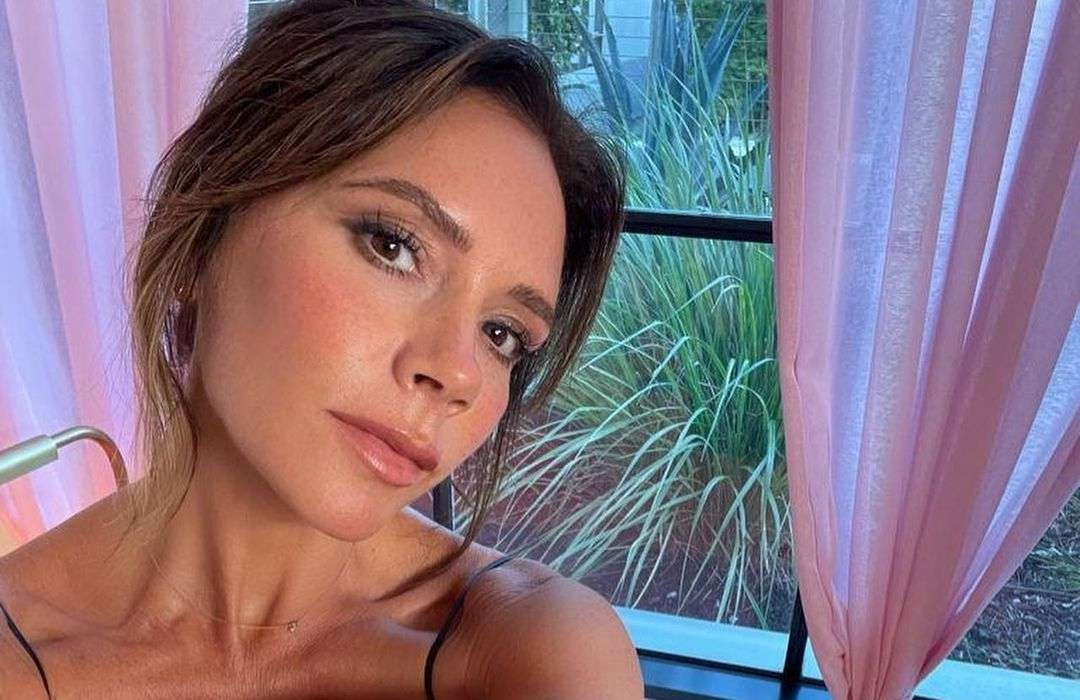 Victoria Beckham tiết lộ bí quyết luôn trẻ trung, xinh đẹp