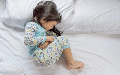 Các triệu chứng đau bụng cảnh báo nguy hiểm ở trẻ cha mẹ cần biết