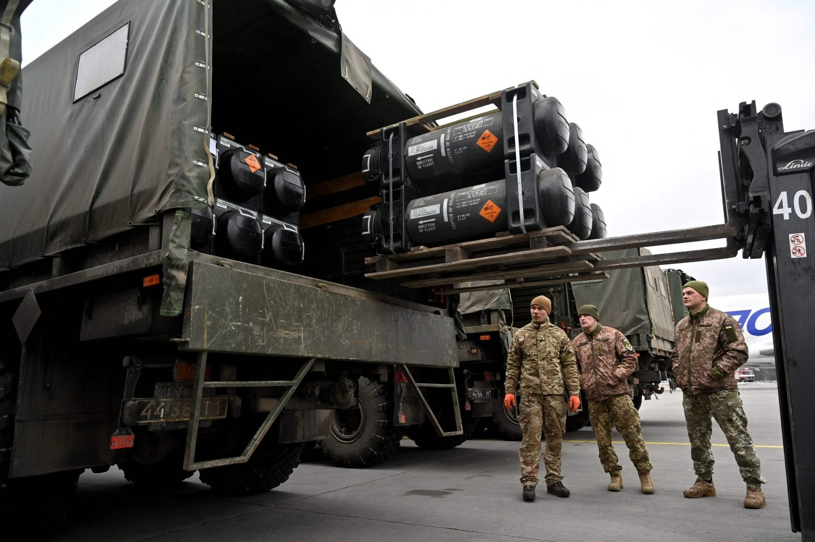 Mỹ gửi hàng chục tấn vũ khí và đạn dược tịch thu từ Iran cho Ukraine