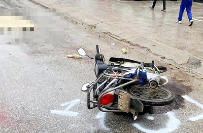 Nghệ An: Nữ sinh lớp 12 nghi bị xe tải hất văng xuống mép đường, chấn thương nặng