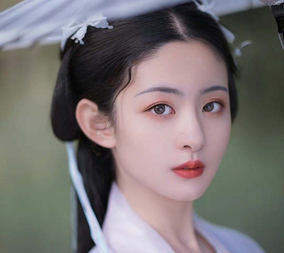 Bật mí về cô nàng vướng tin đồn hẹn hò với Hứa Khải