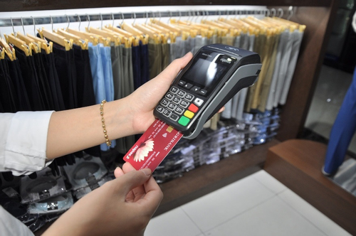 Chuyển đổi thẻ từ sang thẻ chip giúp tăng xu hướng thanh toán không dùng tiền mặt