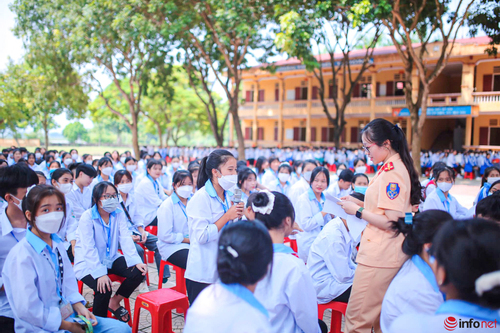 Phú Thọ: Học sinh hào hứng tham gia buổi tuyên về tình hình trật tự an toàn giao thông