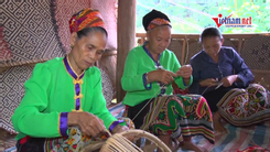 Nghề mây tre đan thủ công mang lại nguồn thu nhập cao cho đồng bào Thái tại Yên Khê