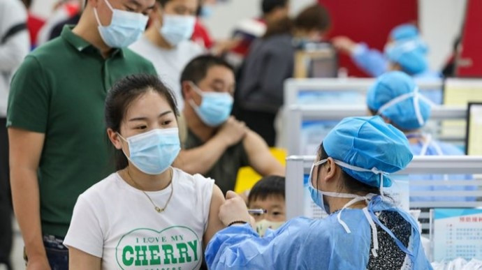 Trung Quốc lần đầu tiên cho phép tiêm vắc xin Covid-19 của Đức