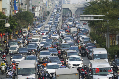 Hà Nội: Lo ngại ùn tắc khi đường Vành đai 2 thông toàn tuyến trên cao
