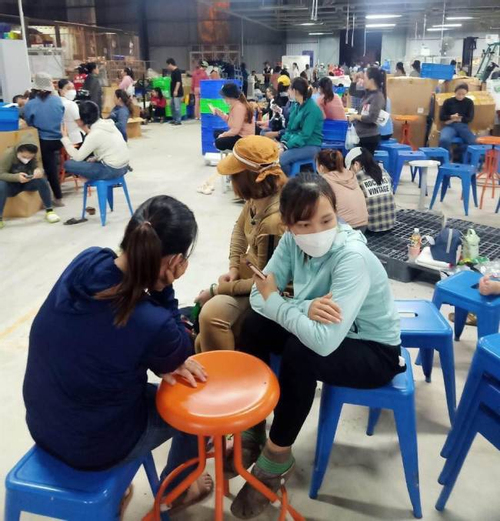 Đà Nẵng: Công ty bất ngờ tuyên bố giải thể, hàng trăm công nhân trắng đêm đòi quyền lợi