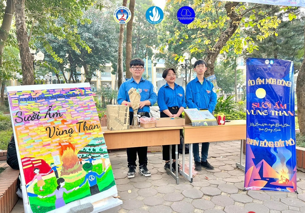 Nhóm sinh viên quê Quảng Ninh với chương trình ý nghĩa 'Sưởi ấm vùng than'