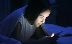 Cách để ngừng dùng điện thoại đến tận đêm khuya