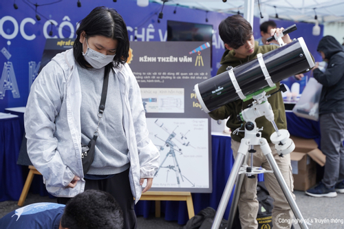 Trình diễn sản phẩm, ý tưởng khoa học công nghệ của tuổi trẻ Việt Nam