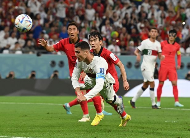 Cristiano Ronaldo bị liệt vào ‘đội hình tệ nhất’ vòng bảng World Cup 2022