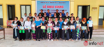 Rộn ràng lớp học xóa mù chữ ở huyện biên giới Nghệ An