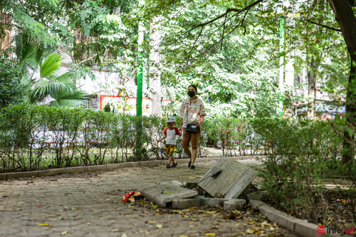 Hà Nội: Vườn hoa đầu tư 52 tỷ đồng xuống cấp, thành nơi bỏ rác