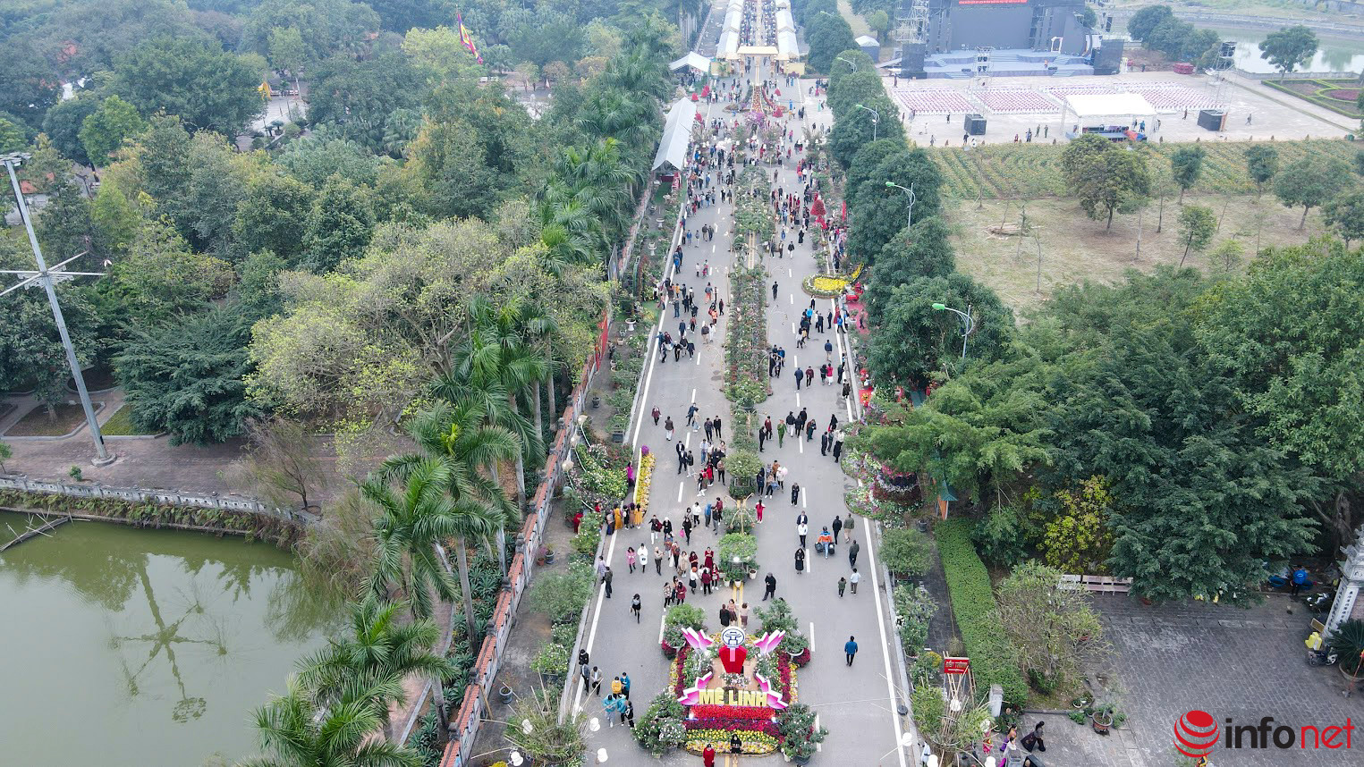 Hà Nội: Hàng nghìn người đến Mê Linh tham gia lễ hội hoa