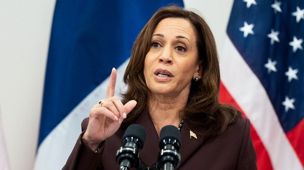 Phó Tổng thống Mỹ Kamala Harris ‘gặp sự cố’ trước khi phát biểu