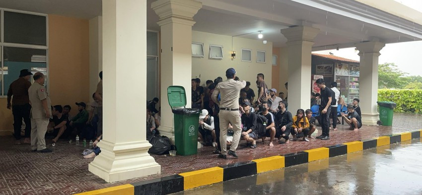 Hàng chục người tháo chạy khỏi Casino ở Campuchia ảnh 1