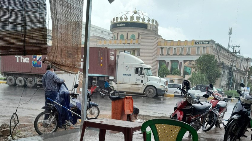 Hàng chục người tháo chạy khỏi Casino ở Campuchia ảnh 2