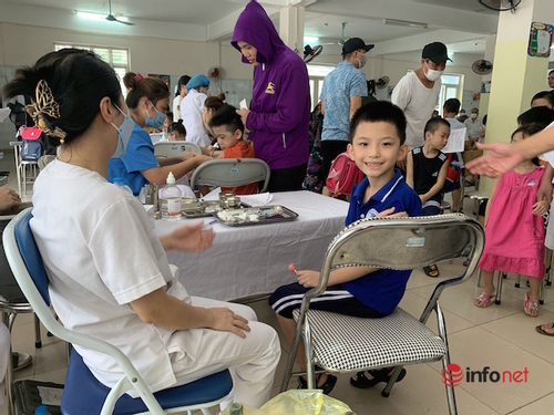 Chuẩn bị vào năm học mới, Hà Nội tăng độ phủ vắc xin cho trẻ em