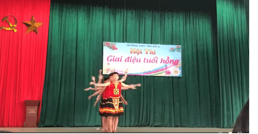Tiết mục múa của 8 nam sinh Ninh Bình khiến dân mạng tặng 'giải Nhất tấu hài'