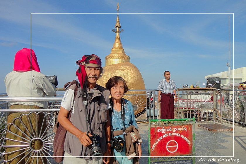 Chồng U70 chở vợ mắc ung thư bằng xe máy đi phượt khắp thế gian - 6