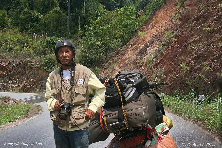 Chồng U70 chở vợ mắc ung thư bằng xe máy đi phượt khắp thế gian - 3