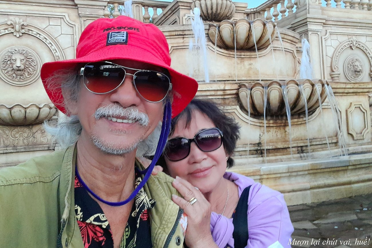 Chồng U70 chở vợ mắc ung thư bằng xe máy đi phượt khắp thế gian - 9