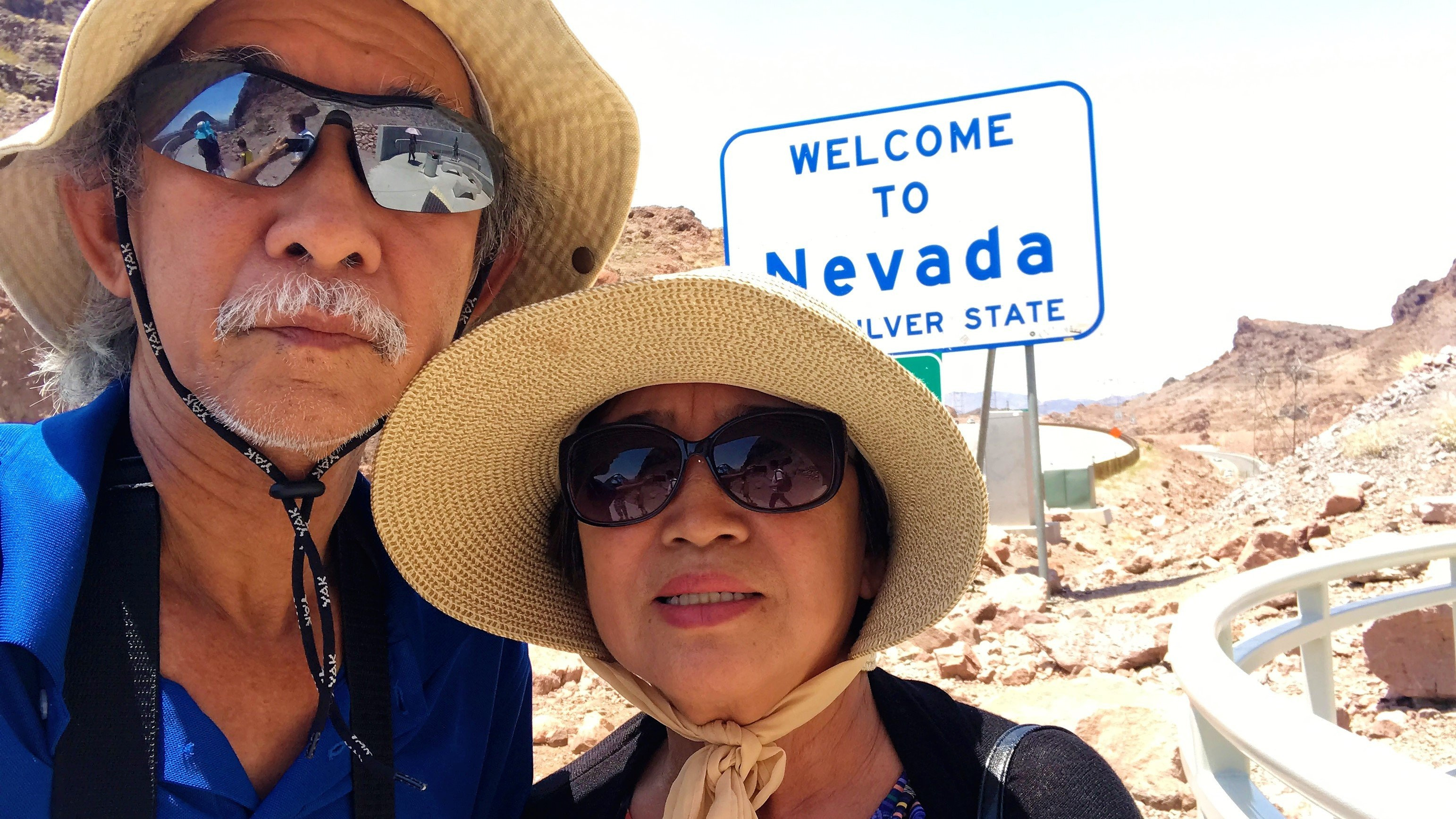 Chồng U70 chở vợ mắc ung thư bằng xe máy đi phượt khắp thế gian - 7