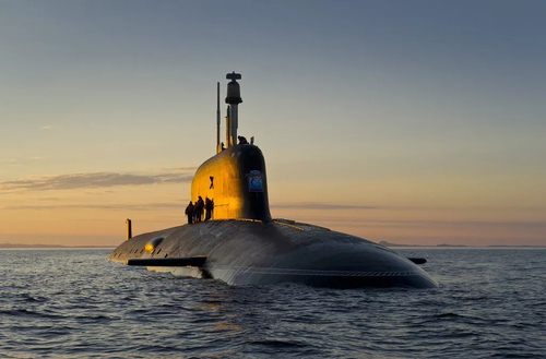 Tàu ngầm Nga trang bị tên lửa hành trình Calibre đi qua bờ biển Italy