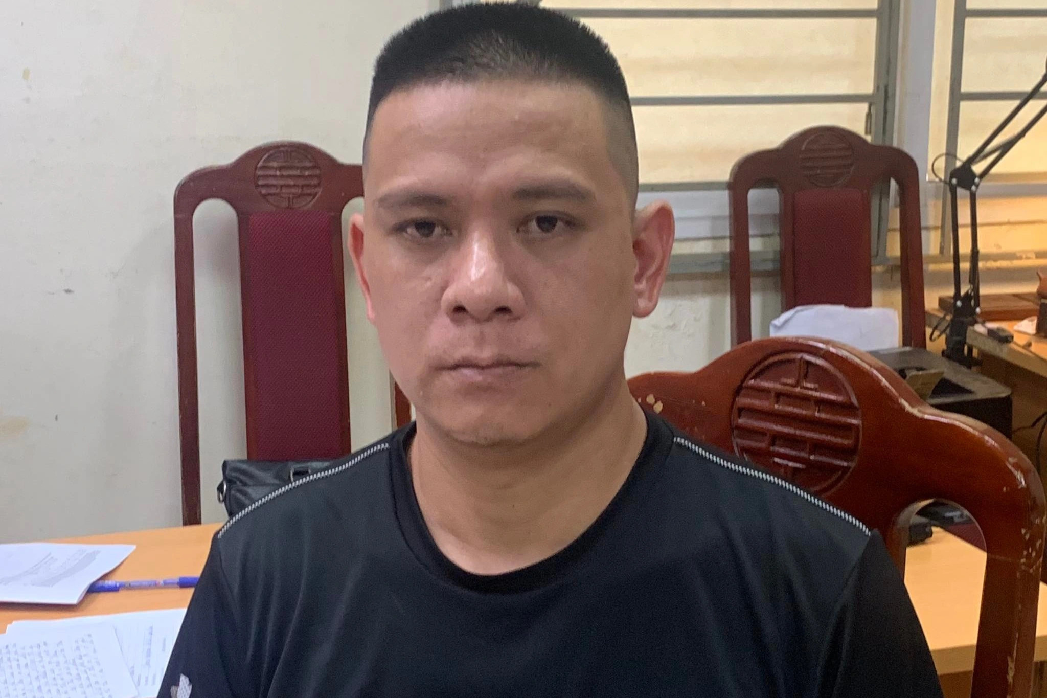 Vụ giết tình địch trên phố Hà Nội: Khởi tố, bắt tạm giam tài xế taxi - 2