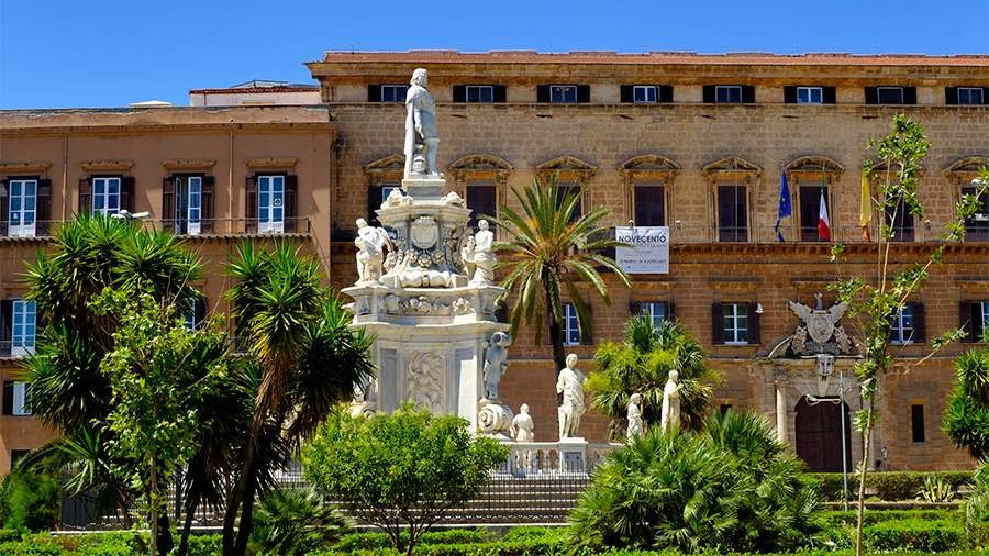 Tư dinh của Vua Bỉ tắt đèn để tiết kiệm năng lượng