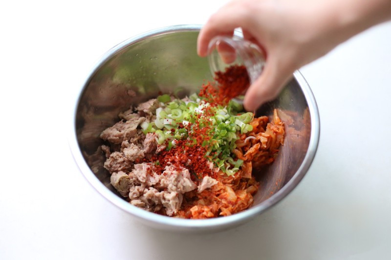 Mát trời làm học cách làm bánh xèo kiểu Hàn giòn thơm ăn quá đã - Ảnh 4.