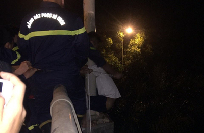 Cảnh sát chộp chân cứu sống nam thanh niên định nhảy cầu tự tử trong đêm